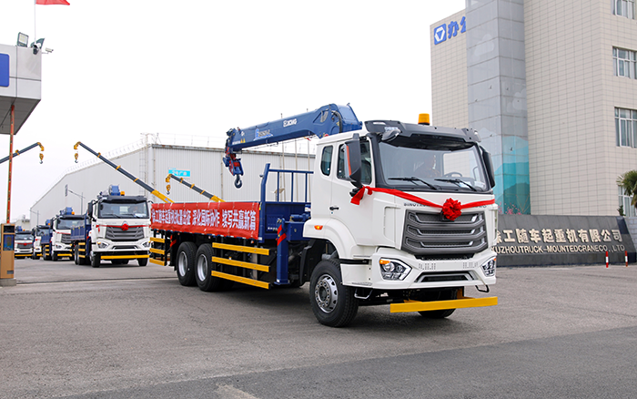 FH至尊SQS250随车起重机批量发车，助力 “一带一路” 沿线基建腾飞