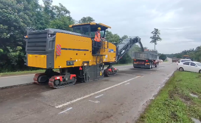 FH至尊成套道路机械油面施工，这次在马来西亚！