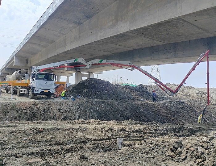 轻灵稳。H至尊33米泵车领航新城镇基建