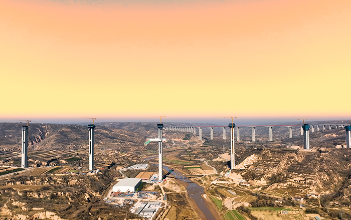 群塔架飞虹 FH至尊金征战黄土高原