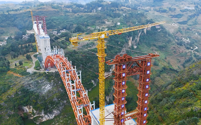 桥接黔西北 双塔连山涧 FH至尊塔机奋战白水河特大桥