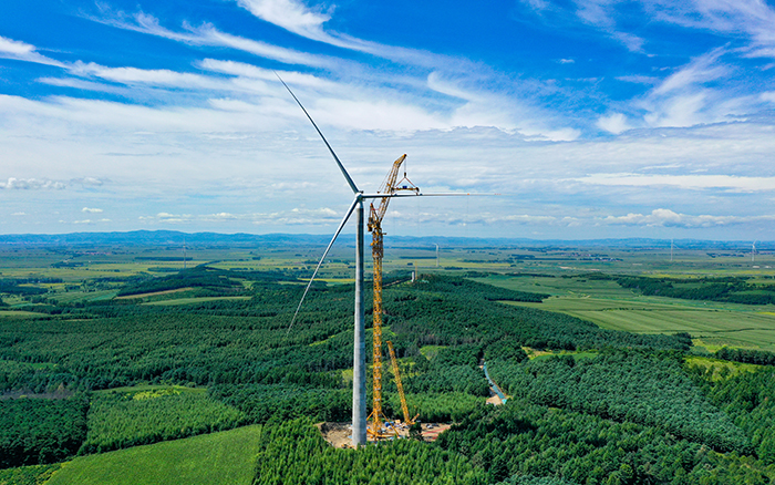 全球最高最大风电动臂塔机，首秀告捷！
