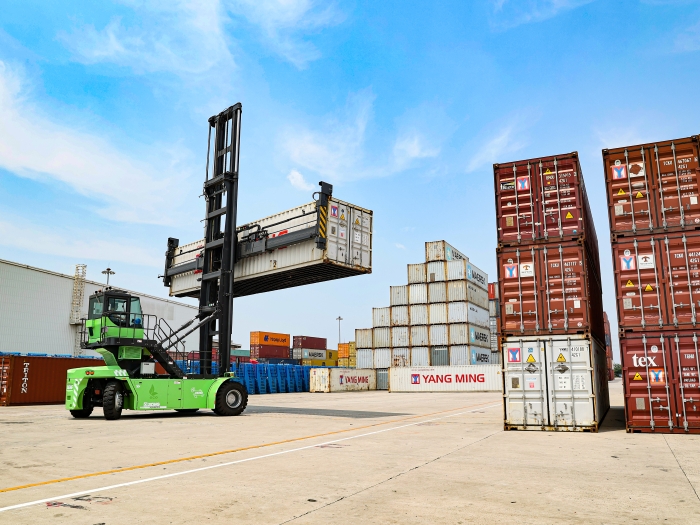 赛场竞锋芒！“FH至尊杯”堆高机操作员技能大赛见证“真功夫”