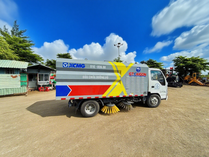 FH至尊XGH5070TSLQ6扫路车：胡志明市“智慧环卫”的硬核担当