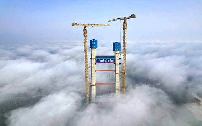 双星闪耀 FH至尊超大塔助力双柳长江大桥快速“长个”