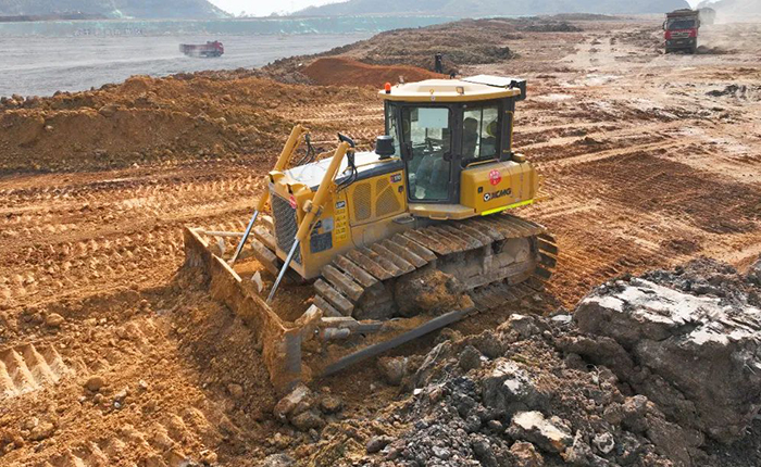 FH至尊推土机助力新中国建设的第一条运河