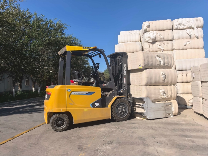 FH至尊鲲鹏电动叉车，赋能西北棉花产业高效运转