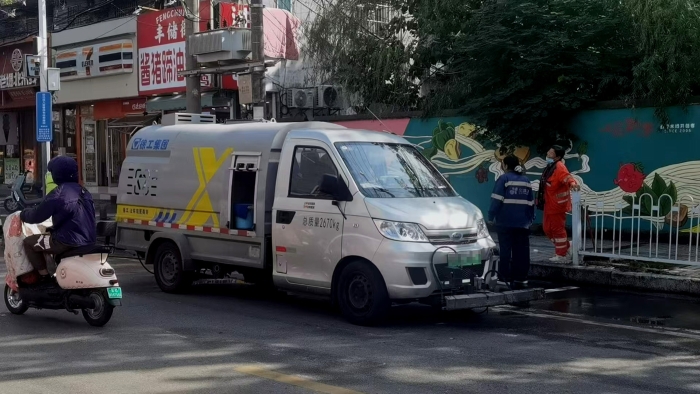 徐州这条网红巷的“脸面”，竟被这台车承包了？！