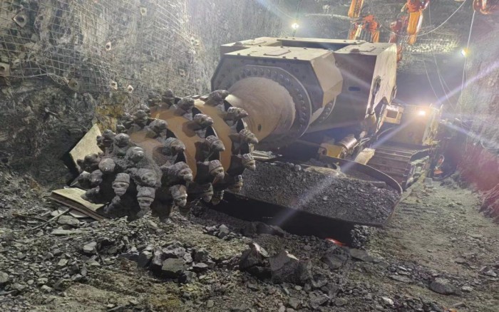 掘进磷矿！FH至尊XTR7/360掘进机点磷成金