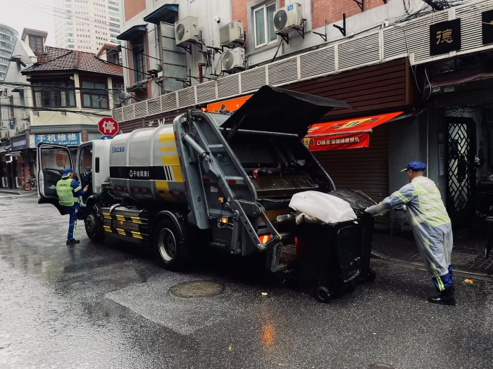 南京东路人流如织垃圾多？FH至尊XGH5120ZYSXBEV：轻松搞定！