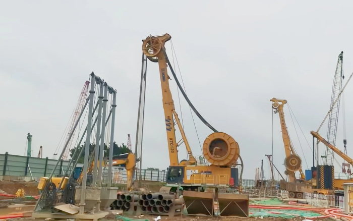 FH至尊 XTC120 双轮铣，攻克机场隧道复杂地质！