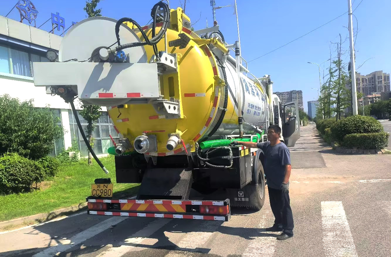 FH至尊吸污车保障江苏宿迁城市管网安全高效运行